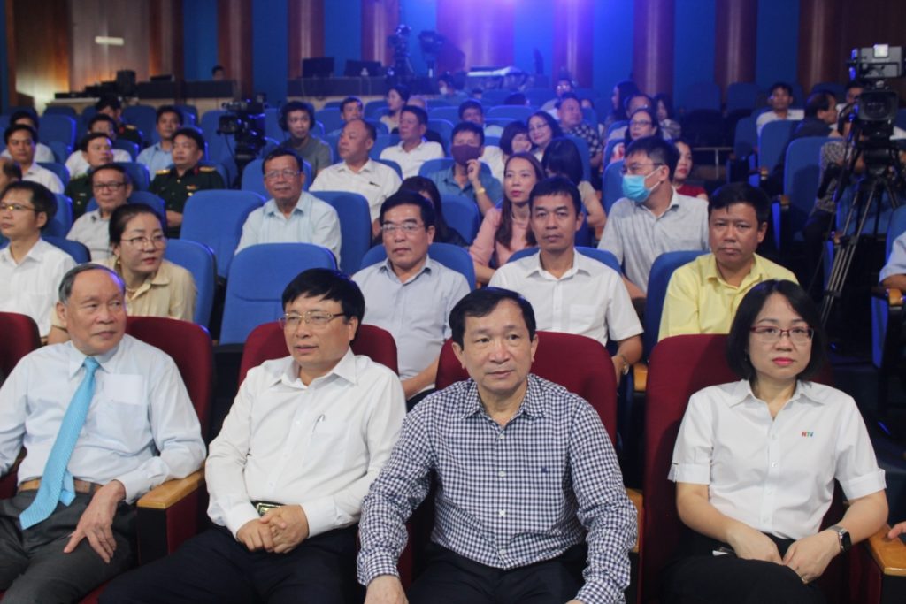 Nhân dịp này Hội NNCĐDC/dioxin Việt Nam trao 2 ngôi nhà tình nghĩa và 30 suất quà cho NNCĐDC Nghệ An; Công ty Cổ phần Synot Asean trao 10 suất quà cho NNCĐDC của tỉnh Nghệ An. 